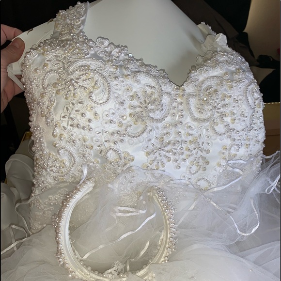 Wedding Dress - Picture 1 of 6